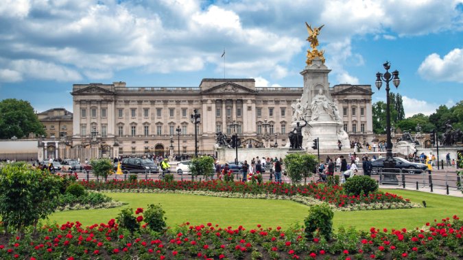Buckingham Palace, London - image by Enrique on Pixabay https://pixabay.com/photos/london-palace-architecture-tourism-8835826/