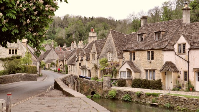 Castle Combe, England - image by pearly-peach on Pixabay https://pixabay.com/photos/england-village-uk-4386763/