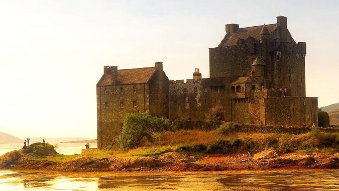 Eilean Donan Castle, Scotland - image by Pixabay https://www.pexels.com/photo/bricked-building-near-body-of-water-290098/