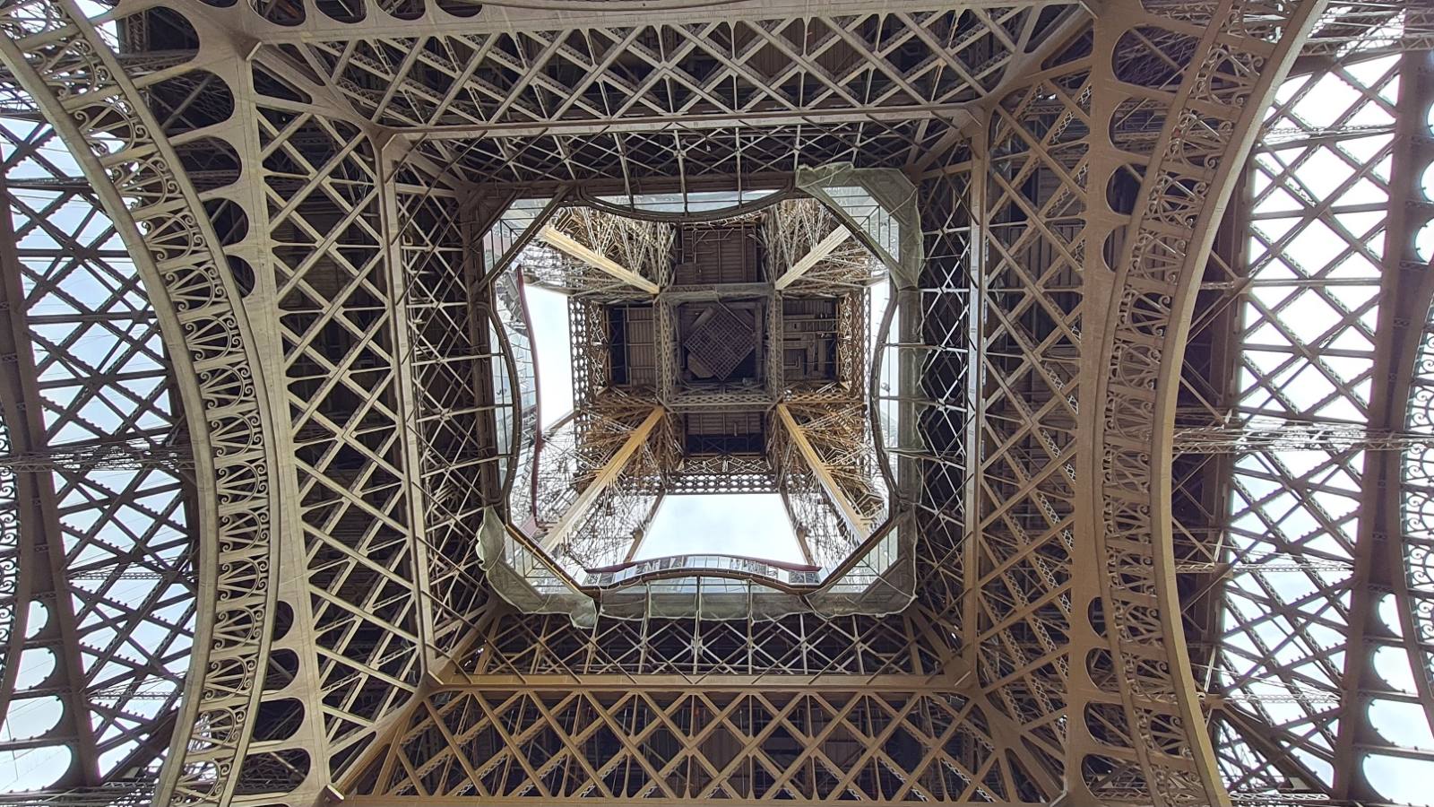 Eiffel Tower, Paris, France Eiffel Tower, Paris, France