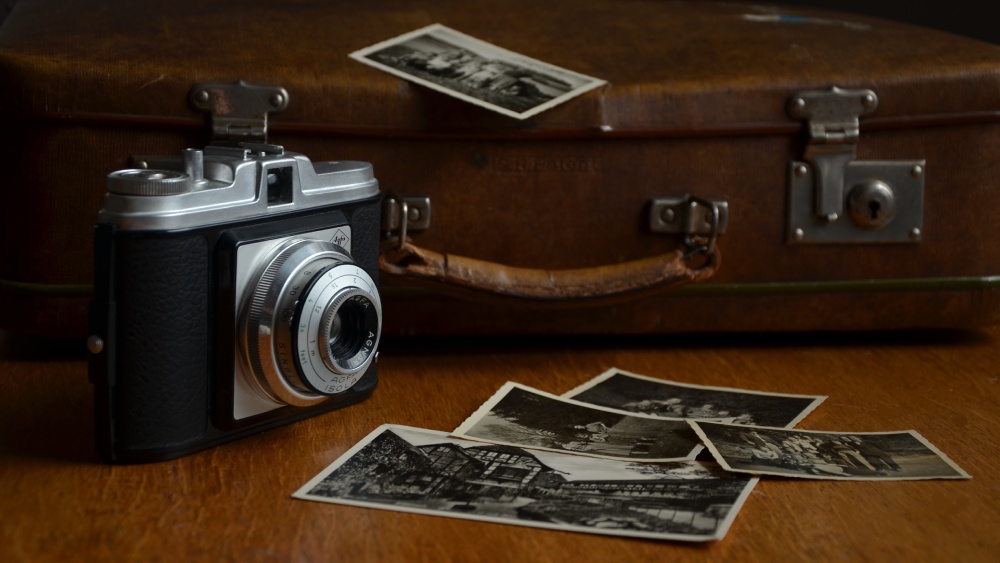 Camera and suitcase Camera and suitcase - image by congerdesign on Pixabay https://pixabay.com/photos/camera-luggage-polaroid-photos-514992/