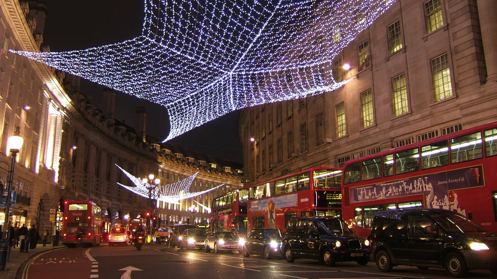 Regent Street Christmas Lights - image by Alessandro Santarelli on Wikipedia https://commons.wikimedia.org/wiki/File:2008-12_London_Regent_Street_Lights.JPG