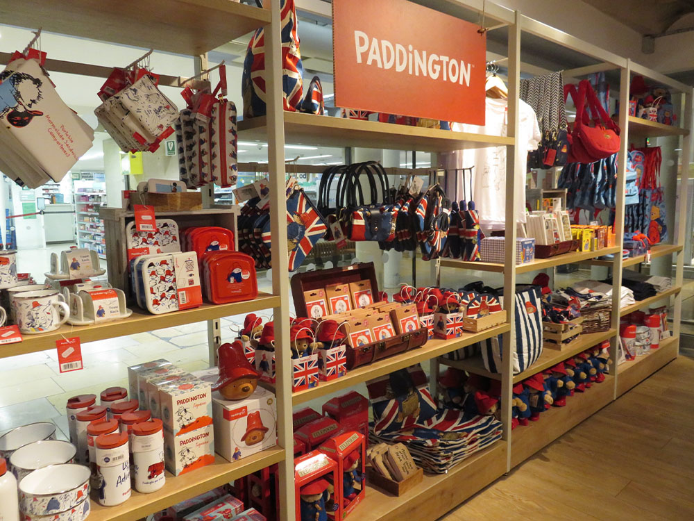 Paddington shop at Paddington Station, London Paddington shop at Paddington Station, London