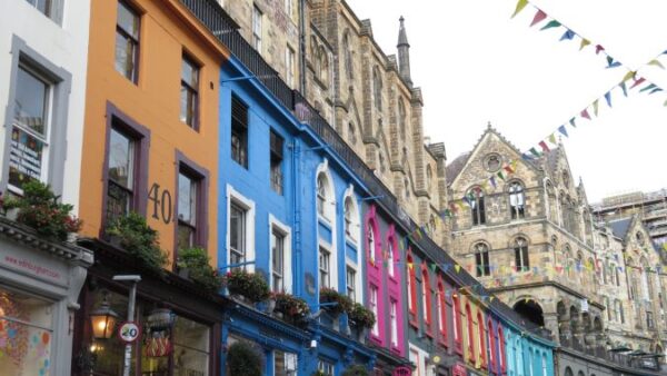 Victoria Street, Edinburgh - image by Traveller's Pen